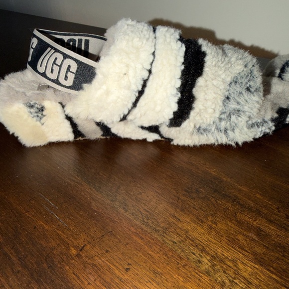 UGG FLUFF YEAH SLIDE CALI COLLAGE WOMEN SANDAL BLACK /GREY US 8 /UK 6 /EU 39 - Picture 7 of 9